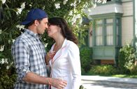 Gilmore Girls – Während ihre Beziehung zu Luke (Scott Patterson, l.) richtig gut läuft, leidet Lorelai (Lauren Graham, r.) immer noch darunter, dass sie mit ihrer Tochter Rory im Clinch auseinander gegangen ist ...