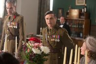 Father Brown – Major Davis (William Ash) möchte von dem offenen Disput zwischen Rawlings und St. Clare ablenken.