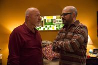 Community – Über die Jahre haben sich Hickey (Jonathan Banks, l.) und dessen Sohn Hank (David Cross, r.) entfremdet, eine Partie "Dungeons and Dragons" soll sie nun wieder zusammenbringen ...
