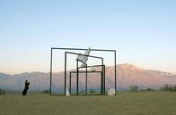 Ist das Kunst? – Alicja Kwade sieht ihr Werk „Desert X“ zum ersten Mal in der Wüste Kaliforniens aufgebaut und denkt über die kollektive Spur des menschlichen Daseins nach, in der auch sie ihre Prägung hinterlässt.