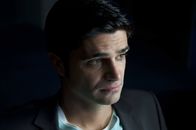 Der letzte Bulle – (2. Staffel) - Obwohl zwischen Mick und Andreas (Maximilian Grill) Welten liegen, kommen die beiden inzwischen gut miteinander aus. Bis Mick die Mutter von Andreas anbaggert ...