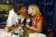 Erdbeereis mit Liebe – Lissy (Annette Frier, r.) ist gerührt, als Fabio (Pasquale Aleardi, l.) das letzte Rezept ihres Vaters - ein Eis für seine Tochter - für sie anrührt.
