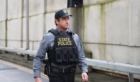 Angel Has Fallen – Mike Banning (Gerard Butler) muss sich als Polizeibeamter ausgeben, um in das Krankenhausgebäude und dadurch zum Präsidenten zu gelangen.