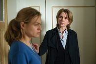 Tatort – Von links: Mia Bannert (Julie Engelbrecht) und Marie Keller (Valentina Sauca).