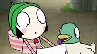 Sarah & Duck – Sarah und Duck bewundern ein weiteres Pausbild.