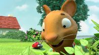 Pip und Posy – Posy liebt ihr Marienkäfer-Mädchen und nennt es Pünktchen.