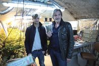 SOKO Wien – Bezirksinspektor Simon Steininger (Michael Steinocher, l.) und Major Carl Ribarski (Stefan Jürgens, r.) haben eine Hanfplantage in einem Haus entdeckt, das Familie Mayringer gehört.