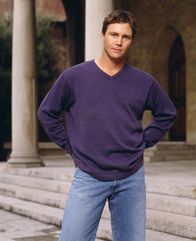 Charmed - Zauberhafte Hexen – (4. Staffel) - Leo (Brian Krause) muss ständig aufpassen, dass er als Ehemann von Piper nicht die Pflichten als Wächter des Lichts vernachlässigt, denn das könnte fatale Folgen haben ...