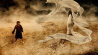 Blood - The Last Vampire – Seit Jahrhunderten sucht Saya (Gianna Jun, l.) die Mörderin (Koyuki, r.) ihres Vaters. Eines Tages stehen sich die beiden in einem finalen Kampf gegenüber ...