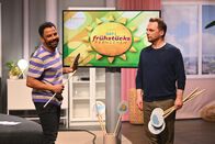 Halbpension mit Schmitz XXL – Simon Pearce (l.); Ralf Schmitz (r.)