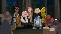 Family Guy – Als bei den Griffins mal wieder der Strom ausfällt, bleibt Peter (5.v.l.) nichts anderes übrig, als seine Familie, Chris (5.v.r.), Lois (6.v.r.) und Brian (4.v.r) mit einer neuen "Star Wars"-Episode zu unterhalten ...