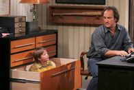 Immer wieder Jim – Conner Rayburn (Kyle, li.), Jim Belushi (Jim).