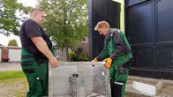 Typisch! – Schrott entsorgt Sebo für seine Kundschaft kostenlos.