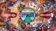 Everything Everywhere All at Once – Evelyn Wang (Michelle Yeoh) steckt in einer Lebenskrise: Während die Wäschereibesitzerin im Alltagschaos zwischen Arbeitslast, Scheidung und Steuerproblemen versinkt, erhält sie einen Auftrag aus einem Paralleluniversum!