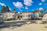 Thomas Junker unterwegs – Zar Nicolai I. hat 1845 den Bau dieses Hotels in Punkaharju veranlasst. Damals gehörte dieser Teil Kareliens noch zu Russland. Heute gilt es als ältestes Hotel Finnlands.