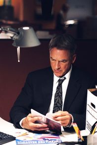Navy CIS – Gibbs (Mark Harmon) arbeitet an einem Fall, den er sehr persönlich nimmt, da der ermordete Agent Pacci ein Freund von ihm war ...