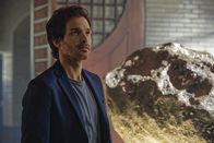 Salvation – Darius Tanz (Santiago Cabrera)