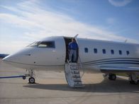 Airplane Repo - Die Inkasso-Piloten – Nick returns home.
