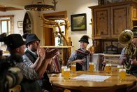 Hoagascht – Die jungen Beriger Pascher beim Steegwirt.