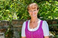 Watzmann ermittelt – ARD WATZMANN ERMITTELT, neue Krimiserie im Vorabend mit 8 Folgen ab (08.05.19) immer mittwochs um 18.50 Uhr im Ersten. Barbara Weinzierl spielt Elisabeth Beissl, die Ehefrau von Benedikt Beissl