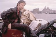 The 51st State – Der nervöse Kleinganove Felix (Robert Carlyle) entwickelt wieder tiefe Gefühle für die attraktive Killerin Dakota, seine Ex-Freundin.