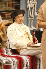 Community – Senor Chang (Ken Jeong) verspricht Extrapunkte für alle, die zu Annies mexikanischer Halloween-Party kommen ...