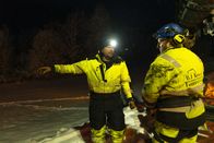 Ice Road Rescue - Extremrettung in Norwegen – Thord bekommt Hilfe von einem Kran und der Polizei, um die Rettung abzuschließen und die Straße freizugeben.