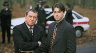 Inspector Barnaby – Und wieder haben es Barnaby (John Nettles, l.) und Troy (Daniel Casey, r.) mit einem Mord zu tun.