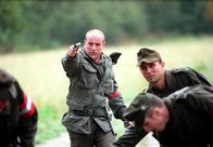 Der See – Roland Düringer. Nach Jahrzehnten der Abwesenheit kommt der Handlungsreisende Paul Eck jun. in seine Heimatgemeinde, nach Podersdorf am Neusiedler See, wo er bis zur Scheidung seiner Eltern die Kindheit verbracht hatte. Sein noch immer hier lebender Vater kehrt nach einem Segelausflug nicht mehr zurück. Einige unaufgeklärte Morde, das Verschwinden von Paul Eck sen. und die Bemühungen von Paul Eck jun., seine Identität zu verbergen, machen ihn der Polizei als Täter verdächtig.