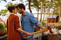 Inga Lindström: Auf der Suche nach dir – Auf der Suche nach Lars kommen Astrid (Laura Berlin) und Björn (Moritz Vierboom) sich sehr nahe.