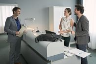 Einstein – (v.l.n.r.) Direktor Berkenbusch (Guido Broscheit); Giulia Casiraghi (Penelope Frego); Felix "Einstein" Winterberg (Tom Beck)