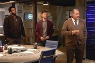 Ghosted – (v.l.n.r.) Leroy Wright (Craig Robinson); Max Jennifer (Adam Scott); Merv Minette (Kevin Dunn)