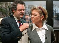 Die Rosenkrieger – Die Rechtsanwältin Elvira Kumpfer (Jutta Speidel) und ihr Kanzleikollege Dr. Stefan Milloschinksy liebes es, sich zu hassen.