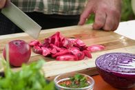 Zu Tisch ... – Zu Tisch Devon – Grossbritanien Der durchgehend rote Pendragon Apfel ist vielseitig verwendbar Copyright: SRF/Reiner Bauer