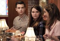 Young Sheldon – (v.li.): Iain Armitage (Sheldon Cooper), Raegan Revord (Missy Cooper), Zoe Perry (Mary Cooper).