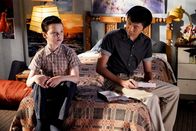 Young Sheldon – L-R: Sheldon Cooper (Iain Armitage), Tam (Ryan Phuong).