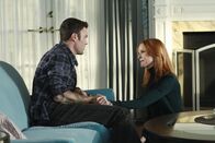 Desperate Housewives – Keith Watson (Brian Austin Green, l.); Bree Van De Kamp (Marcia Cross, r.)
