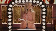 Hacks – DJ (Kaitlin Olson) tritt bei der "Roast"-Show zu Ehren ihrer Mutter auf. Ava fürchtet Details der schwierigen Mutter-Tochter-Beziehung könnten ein Desaster für Deborah werden oder die schlechten Witze eine Blamage für DJ.