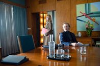 Alice – ZEIT-Redakteur Meissner (Matthias Lier) will den Artikel von Alice (Nina Gummich) nicht drucken.