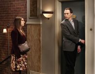 The Big Bang Theory – Glauben, dass sie das glücklichste Paar der Clique sind. Doch haben Sheldon (Jim Parsons, r.) und Amy (Mayim Bialik, l.) wirklich recht damit?; Glauben, dass sie das glücklichste Paar der Clique sind. Doch haben Sheldon (Jim Parsons, r.) und Amy (Mayim Bialik, l.) wirklich recht damit?