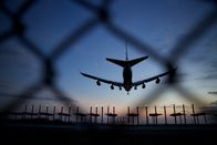 Schmugglern auf der Spur – Jamaica, New York, USA: Ein Flugzeug landet auf dem John F. Kennedy International Airport. (Bildnachweis: National Geographic Television)