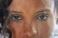 Flatland – Natalie Jonkers (Nicole Fortuin) an ihrem Hochzeitstag – noch weiß sie nicht, welche Folgen die Trauung mit sich bringt …