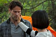 Jersey Devil – Mehr und mehr wird Richard (Stephen Moyer) zu einer ernsten Bedrohung für seine Frau Cynthia (Mia Kirschner) und die Kinder.