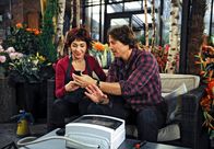Rote Rosen – ARD ROTE ROSEN FOLGE 1688 Uhr im ERSTEN. Ben (Hakim Michael Meziani, r.) und Merle (Anja Franke, l.) manipulieren erfolgreich Diecks Thermostat für die Amarylliszucht.