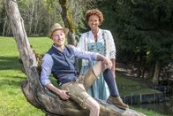 Bauer sucht Frau – Der lässige Milchbauer Rainer mit Arabella Kiesbauer