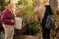Brooklyn Nine-Nine – Scully (Joel McKinnon Miller, l.); Rosa Diaz (Stephanie Beatriz, r.)