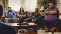 Hawaii Five-0 – Sind besorgt um Steves Gesundheit: (v.l.n.r.) Jerry Ortega (Jorge Garcia), Tani Rey (Meaghan Rath), Dog the Bounty Hunter (Duane "Dog" Chapman) und Kamekona (Taylor Wily) ...