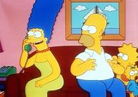 Die Simpsons – Zu Homers Erstaunen verabredet sich Marge mit ihrer neuen Freundin Ruth.