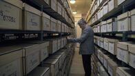 Geheimakte Tschernobyl – Der Experte für ukrainische Geschichte, Dr. Oleg Bazhan, geht alte Geheimakten im KGB-Archiv in der Ukraine durch.