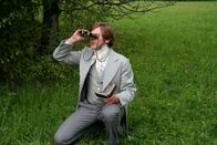 Charles Darwin – Charles Darwin (Sven Hussock) widmet der Naturbeobachtung mehr Zeit als seinem Studium.